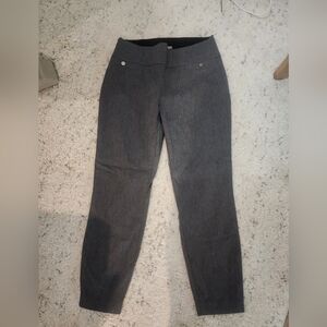 Gray Knit Capris with Tapered Leg and Elastic Waist